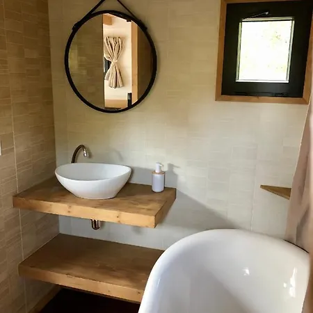 Les Jardins De Chiron Et Tiny House Dans Le Sud بيت خشبي Sauve